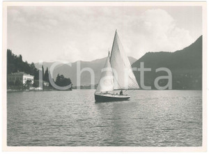Fotografia d epoca originale 1960 ca LAGO DI GARDA Veduta con barca a vela  Foto artistica 3 1