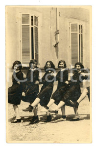 Fotografia d epoca originale 1925 ca ITALIA  COLLEGIO FEMMINILE Studentesse durante un ballo di gruppo Foto 1