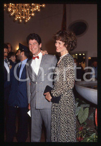 Fotografia d epoca originale 1986 Sigourney WEAVER Jim SIMPSON Festival VENEZIA 35 mm vintage slide 10 1