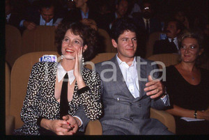 Fotografia d epoca originale 1986 Sigourney WEAVER Jim SIMPSON Festival VENEZIA 35 mm vintage slide 26 1