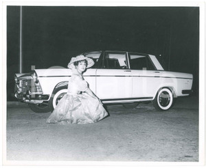 1959 MEXICO Silvana PAMPANINI posa con FIAT 1800 - Foto 25x20 cm (23)  Fotografia d'epoca. GOOD/buono  Formato: 20x25  originale e autentica 1