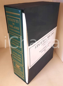 2009 Statuti di MILANO e supplementi 1773-1775 *Ed. anastatica G. FRATTINI (4) Volume + Cartella Cartine geografiche + CD-ROM conservate in custodia cartonata. Riproduzione anastatica dell'ed. di Milano, 1773, stampata "Appresso Giuseppe Galeazzi". In allegato CD-ROM + 6 cartine geografiche più volte ripiegate + lo Statuto d'Autonomia della Lombardia. Titolo completo: "Statuti di Milano e supplementi. 1773 - 1775. Secondo la traduzione in volgare di Antonio Odescalchi in Como dal testo in latino di Gabriele Verri del 1747". Nuova edizione a cura di Giuseppe Frattini.PAGINE: 784" GOOD/buono minime tracce d'uso alla custodia Formato: 18x25 cm originale e autentica 1