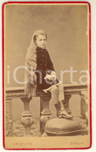 1880 ca GENOVA Bambina con i capelli lunghi - Ritratto - Foto SCIUTTO CDV RARA Fotografia d'epoca, su cartoncino rigido, che mostra una bambina in posa inusuale con i capelli particolarmente lunghi.FOTOGRAFO: Giovanni Battista Sciutto - Genova, via Nuova 10 - Palazzo Adorno FAIR/discreto abrasioni marginali alla pellicola Formato: 6x10 cm originale e autentica 1
