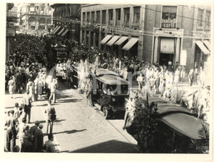 1953 MILANO via Mazzini - Corteo funebre attore Ruggero RUGGERI *Foto (1) Fotografia originale d'epoca. FAIR/discreto lievi graffi; residui cartacei al verso Formato: 24x18 cm originale e autentica 1
