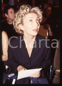 2000 ca MUSICA Rossana CASALE Cantante* 35 mm vintage slide (4) Diapositiva d'epoca, in formato 35 mm.CONDIZIONI: GOODE' severamente vietata la riproduzione. Tutti i diritti sono riservati.ICharta mette in vendita, sul negozio eBay e in esclusiva sul sito "icharta" il proprio archivio composto da numerose diapositive e negativi fotografici d'epoca, tutti originali e autentici, che attraversano la storia del costume italiano tra gli la fine degli anni Sessanta e Novanta.Si tratta di uno sguardo inedito sull'attualità , la politica, la vita quotidiana, il gossip e la cultura, che fotografa il cambiamento della nazione in quest'ultimo scorcio del XX secolo. Un'occasione unica per il mercato del collezionismo, che vede finalmente disponibile un archivio eccezionale per vastità , tematiche e condizioni, in un settore (il negativo fotografico e la diapositiva) di assoluta novità e dalle interessanti prospettive di investimento. GOOD/buono   originale e autentica 1