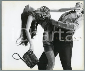 2010 BOTTEGA VENETA Fall - winter 2010/2011 collection - Catalogue Catalogo illustrato d'epoca.Con volantino allegato.PAGINE: 196 FAIR/discreto Ingialliture in copertina Formato: 22x19 cm originale e autentica 1