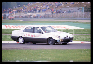 Nino BENVENUTI ALFA 164 CELEBRITY RACE SAN MARINO GP 1988 35 mm vintage slide 3 Diapositiva d'epoca, in formato 35 mm.CONDIZIONI: GOODE' severamente vietata la riproduzione. Tutti i diritti sono riservati.Nella diapositiva ICharta mette in vendita, sul negozio eBay e in esclusiva sul sito "icharta" il proprio archivio composto da numerose diapositive e negativi fotografici d'epoca, tutti originali e autentici, che attraversano la storia del costume italiano tra gli la fine degli anni Sessanta e Novanta.Si tratta di uno sguardo inedito sull'attualità , la politica, la vita quotidiana, il gossip e la cultura, che fotografa il cambiamento della nazione in quest'ultimo scorcio del XX secolo. Un'occasione unica per il mercato del collezionismo, che vede finalmente disponibile un archivio eccezionale per vastità , tematiche e condizioni, in un settore (il negativo fotografico e la diapositiva) di assoluta novità  e dalle interessanti prospettive di investimento.  GOOD/buono   originale e autentica 1