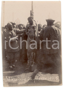 1900 ca CHINA TORTURE LINGCHI Death by a thousand cuts (5) RARE photo 7x10 cm Fotografia originale d'epoca.FORMATO: 7x10 cmCONDIZIONI: GSi precisa che la serie fotografica completa Ã¨ disponibile sul sito www.icharta.com .AVVERTENZAPer le sue caratteristiche di pregio e raritÃ , l'oggetto Ã¨ stato selezionato per la collezione privata di ICharta.    originale e autentica 1