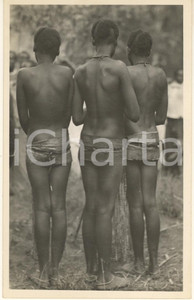 1930 C. ZAGOURSKI «L'Afrique qui disparaît» RUANDA - Trois danseuses - Postcard Fotocartolina postale d'epoca, appartenente alla serie «L'Afrique qui disparaît» del fotografo Casimir Zagourski (Léopoldville).Non viaggiata. GOOD/buono  Formato: 9x14 cm originale e autentica 1