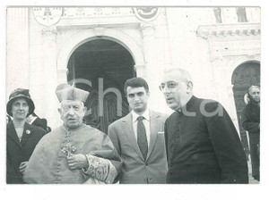 1964 SACRO MONTE VARALLO Card. Maurilio FOSSATI Mons. Vincenzo BARALE Foto 2  Fotografia d'epoca, con didascalia al verso. GOOD/buono  Formato: 11x7 cm originale e autentica 1