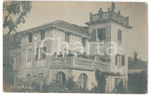 1920 ca LIGURIA (?) Villa AGOSTI - Foto CROZZA - ANIMATA RARA (1)  Fotografia d'epoca, in formato cartolina postale.Timbro a secco del fotografo. POOR/danneggiato piccole increpature diffuse ai lati; piegature angolari e minime macchie Formato: 14x9 cm originale e autentica 1