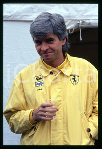 Ingegnere Scuderia FERRARI - FORMULA 1 GP MONZA 1982 35 mm vintage slide Diapositiva d'epoca, in formato 35 mm.CONDIZIONI: GOODE' severamente vietata la riproduzione. Tutti i diritti sono riservati.Nella diapositiva ICharta mette in vendita, sul negozio eBay e in esclusiva sul sito "icharta" il proprio archivio composto da numerose diapositive e negativi fotografici d'epoca, tutti originali e autentici, che attraversano la storia del costume italiano tra gli la fine degli anni Sessanta e Novanta.Si tratta di uno sguardo inedito sull'attualità , la politica, la vita quotidiana, il gossip e la cultura, che fotografa il cambiamento della nazione in quest'ultimo scorcio del XX secolo. Un'occasione unica per il mercato del collezionismo, che vede finalmente disponibile un archivio eccezionale per vastità , tematiche e condizioni, in un settore (il negativo fotografico e la diapositiva) di assoluta novità  e dalle interessanti prospettive di investimento.  GOOD/buono   originale e autentica 1