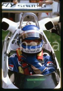 Keke ROSBERG su WILLIAMS FW08 - FORMULA 1 GP MONZA 1982 35 mm vintage slide 2 Diapositiva d'epoca, in formato 35 mm.CONDIZIONI: GOODE' severamente vietata la riproduzione. Tutti i diritti sono riservati.Nella diapositiva ICharta mette in vendita, sul negozio eBay e in esclusiva sul sito "icharta" il proprio archivio composto da numerose diapositive e negativi fotografici d'epoca, tutti originali e autentici, che attraversano la storia del costume italiano tra gli la fine degli anni Sessanta e Novanta.Si tratta di uno sguardo inedito sull'attualità , la politica, la vita quotidiana, il gossip e la cultura, che fotografa il cambiamento della nazione in quest'ultimo scorcio del XX secolo. Un'occasione unica per il mercato del collezionismo, che vede finalmente disponibile un archivio eccezionale per vastità , tematiche e condizioni, in un settore (il negativo fotografico e la diapositiva) di assoluta novità  e dalle interessanti prospettive di investimento.  GOOD/buono   originale e autentica 1