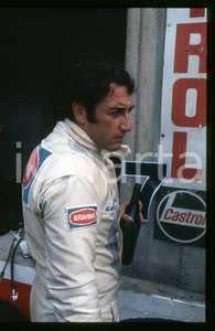 Josè Carlos PACE Scuderia BRABHAM FORMULA 1 GP MONZA 1975 35 mm vintage slide 3 Diapositiva d'epoca, in formato 35 mm.CONDIZIONI: GOODE' severamente vietata la riproduzione. Tutti i diritti sono riservati.Nella diapositiva ICharta mette in vendita, sul negozio eBay e in esclusiva sul sito "icharta" il proprio archivio composto da numerose diapositive e negativi fotografici d'epoca, tutti originali e autentici, che attraversano la storia del costume italiano tra gli la fine degli anni Sessanta e Novanta.Si tratta di uno sguardo inedito sull'attualità , la politica, la vita quotidiana, il gossip e la cultura, che fotografa il cambiamento della nazione in quest'ultimo scorcio del XX secolo. Un'occasione unica per il mercato del collezionismo, che vede finalmente disponibile un archivio eccezionale per vastità , tematiche e condizioni, in un settore (il negativo fotografico e la diapositiva) di assoluta novità  e dalle interessanti prospettive di investimento.  CONDIZIONI:GOOD/buono originale e autentica 1