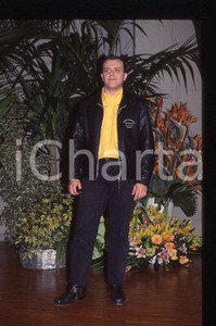 883 Max PEZZALI Festival di Sanremo 1995 - 35mm vintage slide (18) Diapositiva originale, in formato 35 mm.Per i diritti rivolgersi a ICharta.E' severamente vietata la riproduzione. Tutti i diritti sono riservati.ICharta mette in vendita, sul negozio eBay e in esclusiva sul sito "icharta" il proprio archivio composto da numerose diapositive e negativi fotografici d'epoca, tutti originali e autentici, che attraversano la storia del costume tra la fine degli anni Sessanta e Novanta.Si tratta di uno sguardo inedito sull'attualità , la politica, la vita quotidiana, il gossip e la cultura, che fotografa il cambiamento della nazione in quest'ultimo scorcio del XX secolo.Un'occasione unica per il mercato del collezionismo, che vede finalmente disponibile un archivio eccezionale per vastità , tematiche e condizioni, in un settore (il negativo fotografico e la diapositiva) di assoluta novità e dalle interessanti prospettive di investimento. GOOD/buono   originale e autentica 1