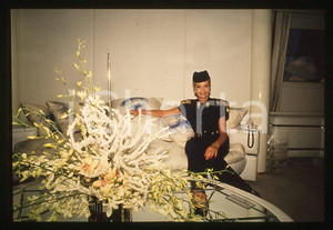 NEW YORK Ivana TRUMP aboard TRUMP PRINCESS 1988 - 35mm vintage slide 6 Diapositiva originale, in formato 35 mm.Per i diritti rivolgersi a ICharta.E' severamente vietata la riproduzione. Tutti i diritti sono riservati.ICharta mette in vendita, sul negozio eBay e in esclusiva sul sito "icharta" il proprio archivio composto da numerose diapositive e negativi fotografici d'epoca, tutti originali e autentici, che attraversano la storia del costume tra la fine degli anni Sessanta e Novanta.Si tratta di uno sguardo inedito sull'attualità , la politica, la vita quotidiana, il gossip e la cultura, che fotografa il cambiamento della nazione in quest'ultimo scorcio del XX secolo.Un'occasione unica per il mercato del collezionismo, che vede finalmente disponibile un archivio eccezionale per vastità , tematiche e condizioni, in un settore (il negativo fotografico e la diapositiva) di assoluta novità e dalle interessanti prospettive di investimento. GOOD/buono   originale e autentica 1