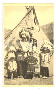 Cartolina originale da collezione 1935 EXPO BRUSSELS American Indian Village  Family of real SIOUX Postcard 1