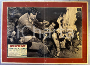 1958 Glenn FORD Jack LEMMON "Cowboy" *Fotobusta poster WESTERN 68x48 cm Fotobusta cinematografica (poster) originale d'epoca. POOR/danneggiato piegature d'epoca; fori di affissione; strappo al margine superiore Formato: 68x48 cm originale e autentica 1