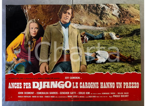 1971 ANCHE PER DJANGO LE CAROGNE HANNO UN PREZZO Jeff CAMERON Lobby card Lobby card d'epoca, originale e autentica.   POOR/danneggiato piegatura centrale, lievi piegature e strappi ai margini, forellini da affissione Formato: 66x46 cm originale e autentica 1