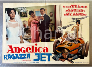 1967 ANGELICA RAGAZZA JET Romy SCHNEIDER Jean-Paul BELMONDO Lobby card Lobby card (manifesto) d'epoca, originale e autentica.   POOR/danneggiato piegatura centrale, forellini da affissione, lievi piegature ai margini Formato: 66x46 cm originale e autentica 1