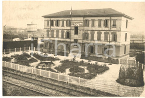 1935 ca ARCHITETTURA PADOVA L'Opera del Dopolavoro Ferroviario *Foto 17x12 cm  Fotografia originale d'epoca, con timbro datario e didascalia al verso.FOTOGRAFO: Gislon - Padova POOR/danneggiato macchie Formato: 17x12 cm originale e autentica 1