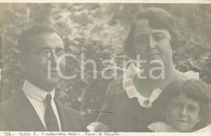 1920 CELLE LIGURE Famiglia DI VEROLI - Ritratto *Foto Luigi GREA (2) Fotografia originale d'epoca, in formato cartolina postale.Si tratta di uno scatto realizzato da un fotografo amatoriale, Luigi "Gigi" Grea, funzionario delle ferrovie. FAIR/discreto abrasioni marginali Formato: 14x9 cm originale e autentica 1