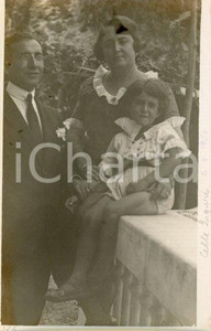 1920 CELLE LIGURE Famiglia DI VEROLI - Ritratto *Foto Luigi GREA (1) Fotografia originale d'epoca, in formato cartolina postale.Si tratta di uno scatto realizzato da un fotografo amatoriale, Luigi "Gigi" Grea, funzionario delle ferrovie. FAIR/discreto difetti di stampa Formato: 9x14 cm originale e autentica 1