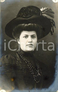 1913 ? ROMA Famiglia PACCIARELLI - Giovane donna - Foto Luigi GREA (3) Fotografia originale d'epoca.Si tratta di uno scatto realizzato da un fotografo amatoriale, Luigi "Gigi" Grea, funzionario delle ferrovie. FAIR/discreto difetti di stampa; aloni Formato: 9x14 cm originale e autentica 1