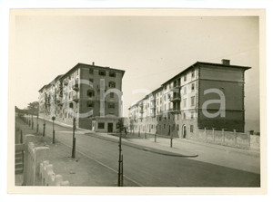 1930 ca TRIESTE Via Pietro Zorutti - Edilizia popolare RIONE LITTORIO Foto Fotografia originale d'epoca, con didascalia al verso. GOOD/buono  Formato: 17x12 cm originale e autentica 1