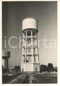 1930 ca ARCHITETTURA LIBIA ITALIANA - BENGASI - Nuovo serbatoio d'acqua *Foto  Fotografia originale d'epoca, con didascalia al verso.FOTOGRAFO: V. Dinami - Bengasi FAIR/discreto difetti di stampa Formato: 12x16 cm originale e autentica 1