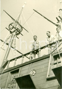 Fotografia d epoca originale 1962 LE PRIGIONIERE ISOLA DEL DIAVOLO Piero NUCCORINI in barca Fotografia 1
