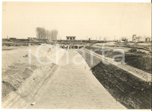 1930 ca PIACENZA Bonifica di MORTIZZA - Impianto idrovoro in costruzione *Foto Fotografia originale d'epoca, con didascalia al verso.FOTOGRAFO: G. Croce - Piacenza GOOD/buono ma lieve piegatura al lato sinistro Formato: 18x13 cm originale e autentica 1