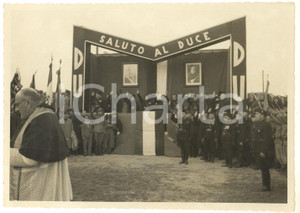 1936 FASCISMO LAVEZZOLA (RA) Inaugurazione del Monumento ai Caduti *Foto 18x13 Fotografia originale d'epoca, con timbro datario e didascalia al verso. GOOD/buono lievi piegature angolari Formato: 18x13 cm originale e autentica 1