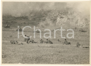 1928 TIVOLI - GRANDI MANOVRE - Esercitazioni tattiche a Colle Monitola *Foto Fotografia originale d'epoca, con didascalia al verso:"Colle Monitola (Tivoli) - Le esercitazioni tattiche dei carri armati con la milizia".FOTOGRAFO: Sangiorgi - Roma GOOD/buono  Formato: 18x13 cm originale e autentica 1