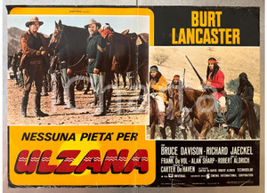 1972 WESTERN - Burt LANCASTER "Nessuna pietà per Ulzana" *Fotobusta locandina Fotobusta originale d'epoca. POOR/danneggiato piegature d'epoca; fori di affissione; piccoli strappi marginali Formato: 67x47 cm originale e autentica 1