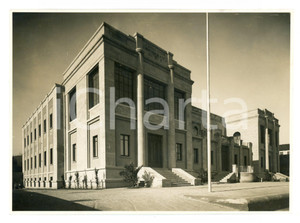 1934 TERAMO Casa del Balilla - Veduta esterna - Foto 17x12 cm Fotografia originale d'epoca, con didascalia al verso. FAIR/discreto Lievi graffi al recto Formato: 17x12 cm originale e autentica 1
