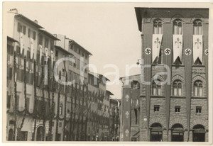 1938 FIRENZE Visita di Hitler - Allestimento in via Vacchereccia - Foto Fotografia originale d'epoca, con didascalia al verso. POOR/danneggiato graffi Formato: 18x13 cm originale e autentica 1