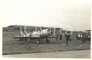 1939 ROMA Raduno Giornalisti Aviatori - Velivolo del POPOLO D'ITALIA *Foto (1) Fotografia originale d'epoca, con timbro datario al verso. POOR/danneggiato ondulatura centrale; graffi Formato: 18x11 cm originale e autentica 1