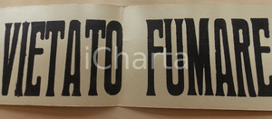 Materiale pubblicitario d’epoca 1963 VIETATO FUMARE Insegna in cartoncino per pubblici esercizi VINTAGE 50x15 1 1
