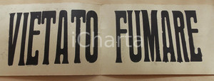 Materiale pubblicitario d’epoca 1963 VIETATO FUMARE Insegna in cartoncino per pubblici esercizi VINTAGE 50x15 3 1