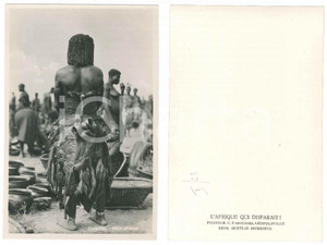 1930 ZAGOURSKI «L'Afrique qui disparaît» - Sankuru - Accoucheuse *Postcard 23  Fotocartolina postale d'epoca, appartenente alla serie &laquo;L'Afrique qui dispara&icirc;t&raquo; del fotografo Casimir Zagourski (L&eacute;opoldville), n&deg; 23.Non viaggiata.CONDIZIONI: GFORMATO: 9x14 cm    originale e autentica 1