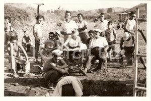 Fotografia d epoca originale 1958 LE FATICHE DI ERCOLE Mario BAVA insieme alla troupe  Foto di scena 1
