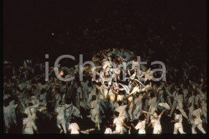 35mm vintage slide* 1986 LYON Visita pastorale papa GIOVANNI PAOLO II (6)  Diapositiva d'epoca, in formato 35 mm.CONDIZIONI: GOODE' severamente vietata la riproduzione. Tutti i diritti sono riservati.Nella diapositiva ICharta mette in vendita, sul negozio eBay e in esclusiva sul sito "icharta" il proprio archivio composto da numerose diapositive e negativi fotografici d'epoca, tutti originali e autentici, che attraversano la storia del costume italiano tra gli la fine degli anni Sessanta e Novanta.Si tratta di uno sguardo inedito sull'attualit&agrave;, la politica, la vita quotidiana, il gossip e la cultura, che fotografa il cambiamento della nazione in quest'ultimo scorcio del XX secolo. Un'occasione unica per il mercato del collezionismo, che vede finalmente disponibile un archivio eccezionale per vastit&agrave;, tematiche e condizioni, in un settore (il negativo fotografico e la diapositiva) di assoluta novit&agrave; e dalle interessanti prospettive di investimento.  FAIR/discreto   originale e autentica 1