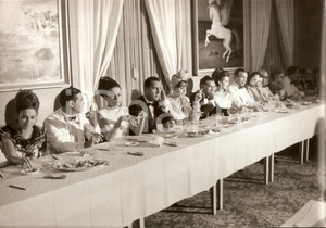 Fotografia d epoca originale 1964 CARNEVALE RIO DE JANEIRO Alberto SORDI Elsa MARTINELLI Giurati sfilata 2 1