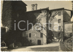 Fotografia d epoca originale 1960 ca COLLOREDO DI MONTE ALBANO UD Cortile del castello  Foto 18x13 cm 1