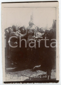 1900 ca CHINA TORTURE LINGCHI Death by a thousand cuts (7) RARE photo 7x10 Fotografia originale d'epoca.FORMATO: 7x10 cmCONDIZIONI: F (piegatura angolare)Si precisa che la serie fotografica completa &egrave; disponibile sul sito www.icharta.com .AVVERTENZAPer le sue caratteristiche di pregio e rarit&agrave;, l'oggetto &egrave; stato selezionato per la collezione privata di ICharta.    originale e autentica 1