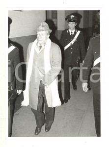 1985 TRIBUNALE DI MILANO Processo "Scandalo petroli" *Bruno MUSSELLI (2) Fotografia di agenzia.La fotografia &egrave; stata scattata in occasione del processo di primo grado che vide imputato Bruno Musselli, celebrato a Milano nel novembre 1985.CONDIZIONI: GFORMATO: 18x24 cm  originale e autentica 1