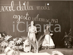 Fotografia d epoca originale 1957 VIBO VALENTIA Agosto vibonese Sfilata Festival Moda Costumi bagno Foto 1 1