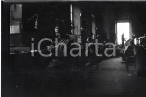 Fotografia d epoca originale 1920ca MILANO LAMBRATE Interni di un officina NEGATIVO ORIGINALE 1