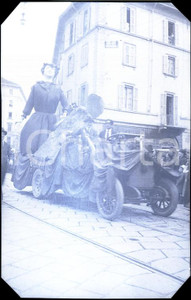 Fotografia d epoca originale 1915ca MILANO Carro di corteo carnevalesco 4 NEGATIVO ORIGINALE 1